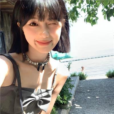 魕